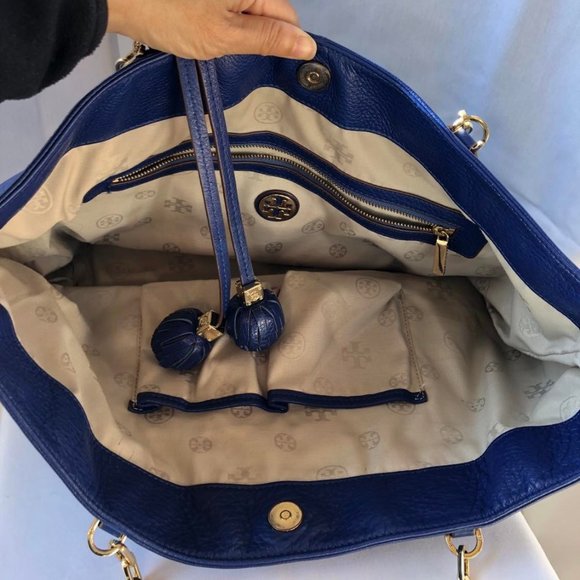 Tory Burch Blue Tote/Shoulder Bag Tumbled Gold Chain Logo Tassel - Picture 5 of 12